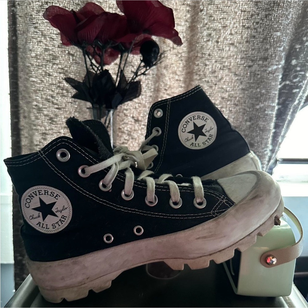 Women converse all star platforms! Size 6.5